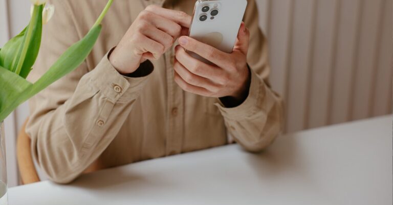 「好き！」を連投しすぎると逆効果？恋愛初期で嫌われないLINE術