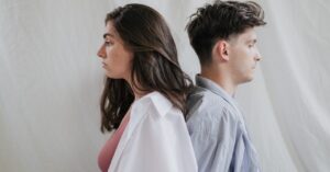 敬語LINEが恋愛初期で逆効果？他人行儀の印象を与えてしまう理由と改善術