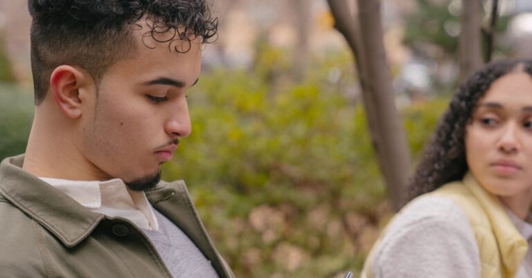 モテない男性の特徴｜無意識の嫉妬がバレる聞き方癖に注意！