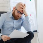 自己肯定感が低い男はなぜ恋愛で重くなるのか｜好意が空回りする原因と直し方